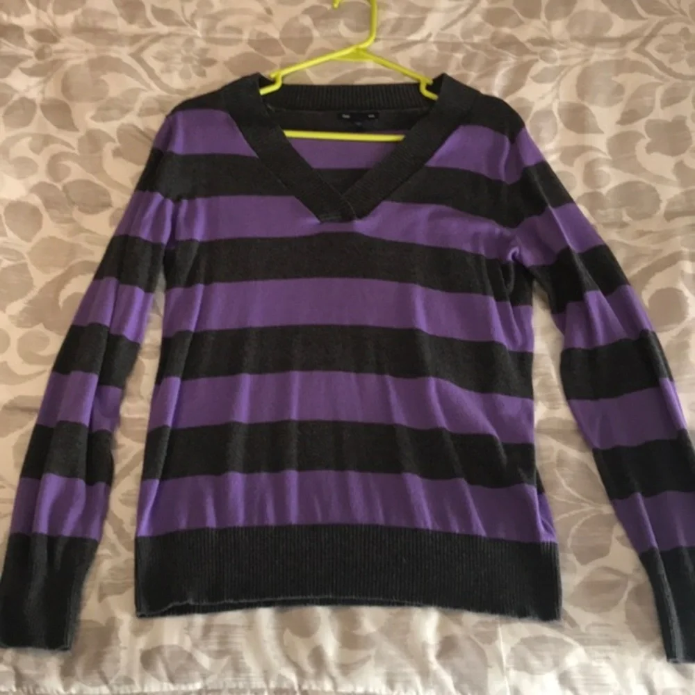 💜 Tops 3/$15 add to bundle for price!